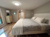 Maine Barn Hideaway- 2nd Floor Private Apartment Hotels in Freeport