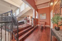 Luxurious Escape-DOUBLE Masters and GOURMET Kitchen with New air conditioning