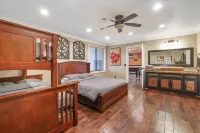 Luxurious Escape-DOUBLE Masters and GOURMET Kitchen with New air conditioning