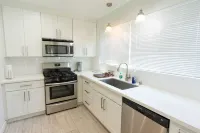 Cedar-Sinai Condo Perfect for Travelling Nurse or Professional