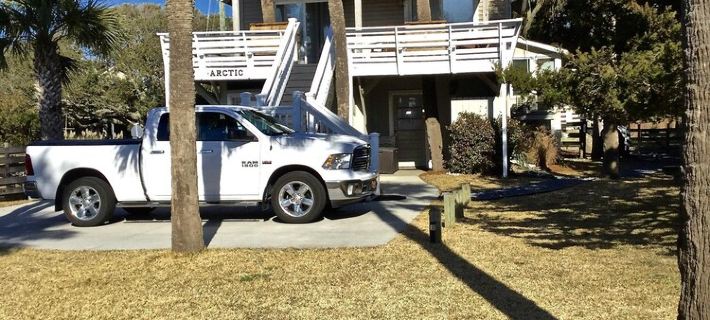 Welcome to Swell Cottage! Awesome Second Row Folly Beach with great ocean views. Hotels in Folly Beach