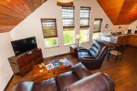 Cozy suite to get away to Homer, AK. Enjoy the views of the Spit and Kachemak Ba