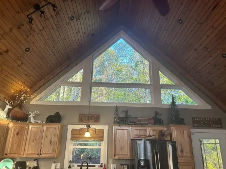 Incredible Mountain Views with 2 Master Suites on 5 Acres Отели рядом с достопримечательностью «Charles D Owen Park»