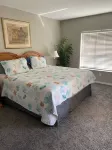 Newly updated beautiful  condo in Naples Florida on Golf Course Beach nearby