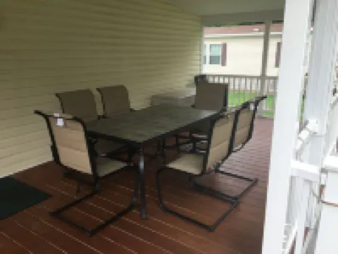 LOCATION! LOCATION!! WALK TO FESTIVALS AND HUNTER MOUNTAIN!!!! Hotels in Hunter