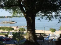 Private 2,000 Sq Ft Cottage in Historic Yorktown- w/ trolley access