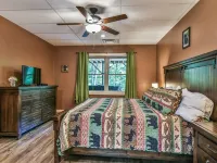 #1 PRVT. BLACK-MT. LUX LOG ESTATE. / HOT TUB / GAME RM / PETS / 2 FIRE PL. 6/6.5 Hotels in McDowell County