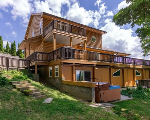 April Special ~ Mtn Views, Hot Tub+Fire Pit, WiFi, Gas Log Fireplace, Grill! Hotels in Mitchell County
