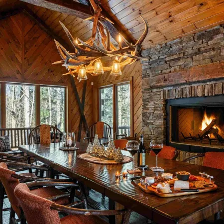 Lux Chalet-Ski View. 2 Fireplaces. Pool. Hot Tub. Sauna. Pizza Oven