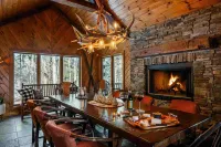Lux Chalet-Ski View. 2 Fireplaces. Pool. Hot Tub. Sauna. Pizza Oven