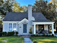 Old Town Charmer Large all new renovation, walk to USM, Zoo and new Water Park! Hotels in Forrest County