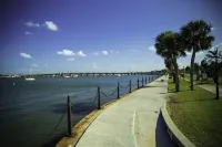 Renovated, Cozy 2Bd 2Ba, Steps from Private Beach & Pool!