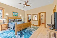 Streamside Retreat w/Creek and Mountain Views-Private Hot Tub overlooking creek