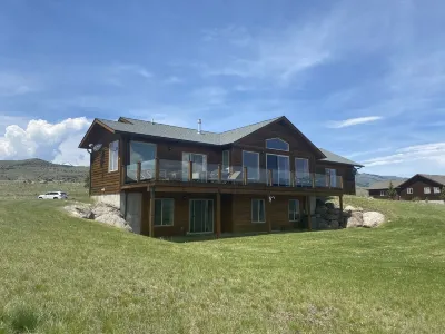 Luxury 4 bed/ 3 bath villa, 30 min to Yellowstone Park Hôtels à : 