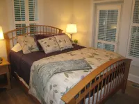 EXCEPTIONAL HOME, WALK TO: E BEACH, MIKE'S BITES, SHOAL'S, COMMON & CONSERVANCY