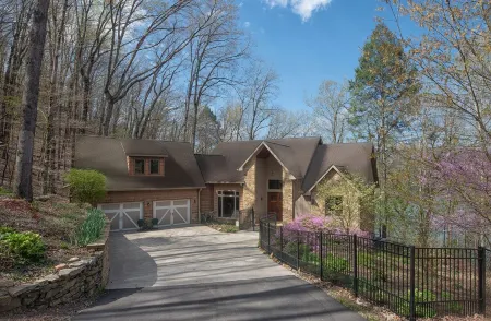 Lakefront on Norris. Spectacular Views! Tram to 1000+ sqft dock! 5 Wooded Acres.