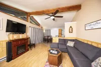 Cozy 3 bedroom cabin with pretty views and a short drive to Luray Caverns