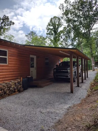 NEW LISTING! Mountain Cabin Getaway with a fire pit,WiFi, Dish Network,Dogs OK