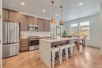 Spacious 4 bedroom townhome in Park City with private Hot Tube