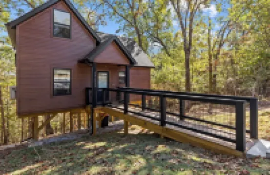 TreeHouse, Hot Tub, Wooded Views, Near Lake