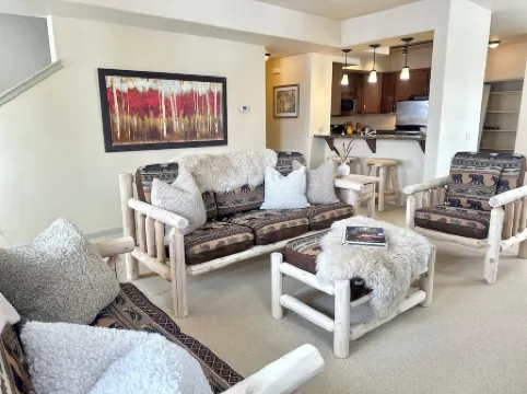 Modern Rustic 3 Bedroom with Pool and Hot Tub