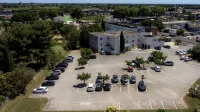 Kyriad Montpellier Est - Lunel - Parking