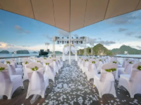 Paradise Elegance Cruise Halong Hotels in Ha Long City