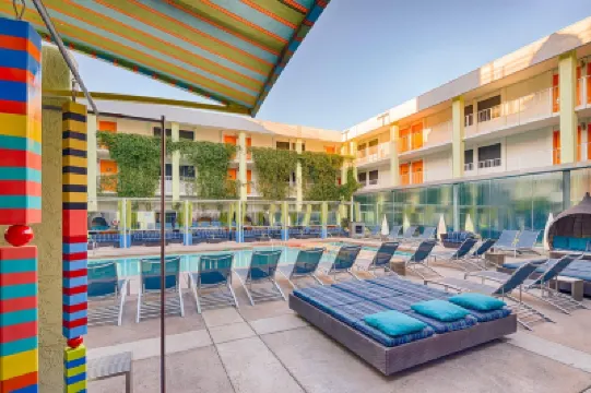 ذا كلاريندون هوتل آند سب، بي دبليو سيجنيتشر كوليكشن فنادق في 