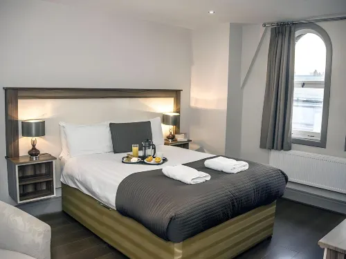 Base Serviced Apartments - Sir Thomas Street - balcony