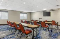 Holiday Inn Express & Suites LOUISVILLE SOUTH-HILLVIEW by IHG