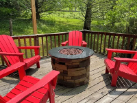 The Blowing Rock Cabin. It’s the Location! 4Br/2BA 5 Mins to Main St Clean/Quiet