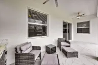 Modern Vacation Home Fully Fences Near Airport