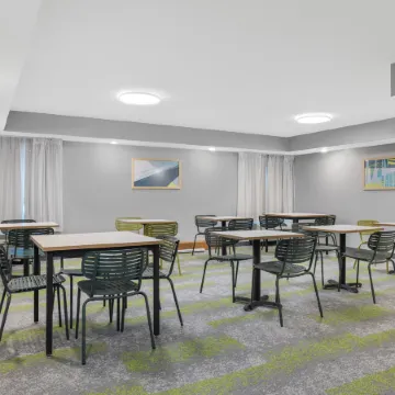 Spark by Hilton Colorado Springs I 25 Central Отели рядом с достопримечательностью «Парк Коттонвуд Крик»