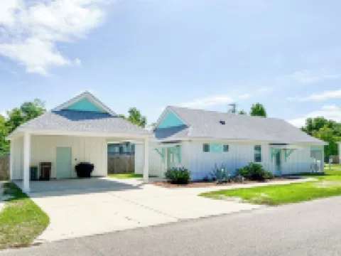 Beach House with View of Water 長灘酒店