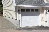 2 Bedroom Condo, Close to Town and the Beach