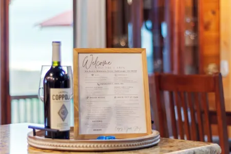 New Listing! 3 Bedrooms, Sleeps 6, Gorgeous Mountain View-Close to Everything!