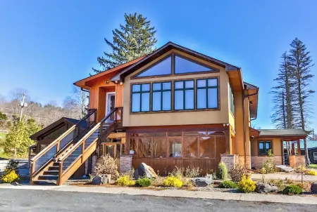 6BR/7bath Luxury home Hot Tub in Hunter Catskills