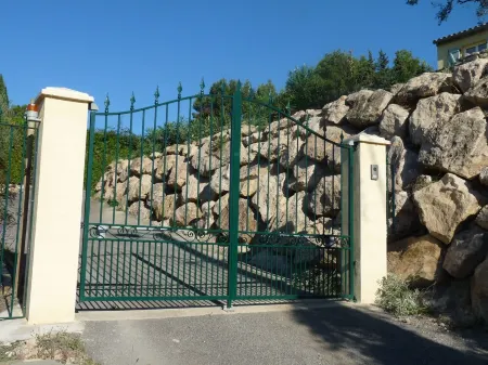 Character villa, privileged location in a Mediterranean village