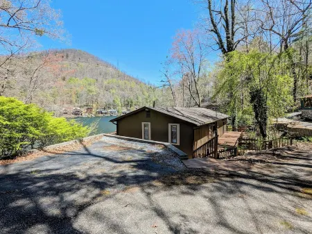 Santeetlah Dreaming on Lake Santeetlah