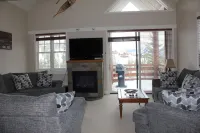 Truly Ski In/Ski Out Condo!  Spacious- Sleeps 11!  Great Mountain Views!