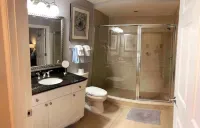 The Sunshine Retreat-Spacious 3 bed/3 bath Condo