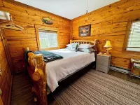Deer Cabin - Mountain Views, Hear Rushing River, Private, Pet Friendly