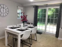 Exclusive Escape- 1 mile to metro w/ FULL kitchen! Hotels in Tysons Corner