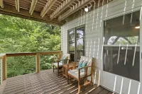 AMAZING SUNSET VIEWS WITH HOT TUB!!  PETS WELCOME!! GREAT FOR FAMILIES!! GAMES!!