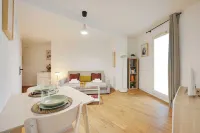 Bright, Modern Studio for 2P - La Defense