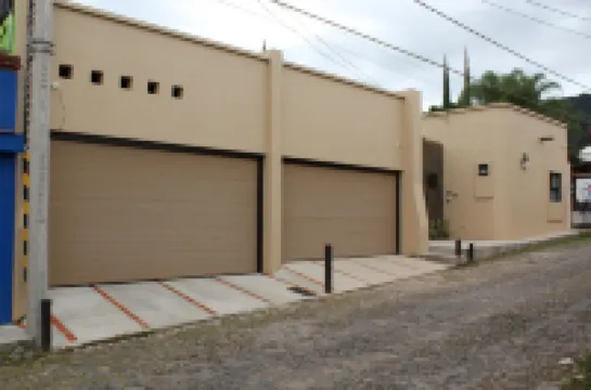 Modern Lux Ajijic 2 Bed Home -Fantastic Location -Bikes -Gym -Pickleball Court