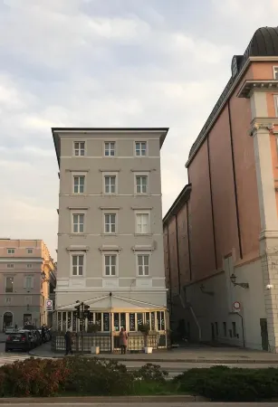 Pep's Rooms by the Sea Отели рядом с достопримечательностью «Trieste Liman»