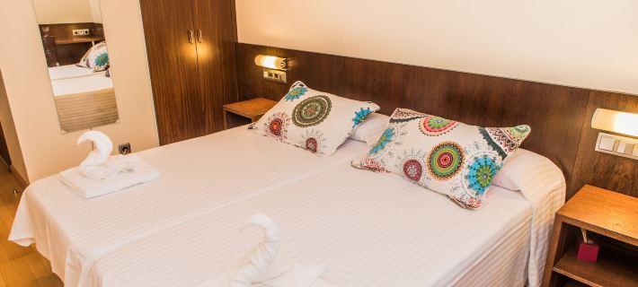 Hostal Nirvana Отели в г. Бьерсо