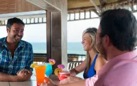 Days Inn by Wyndham Panama City Beach/Ocean Front - bar