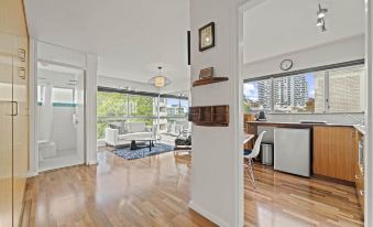 Heart of the City Minutes from Macleay Street